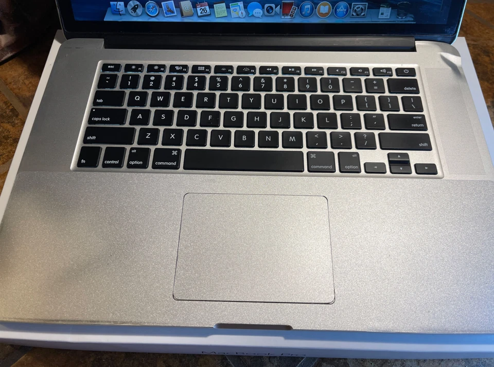 Apple MacBook Pro 15.4in (4th Generation i7) 2.0 GHz 256gb 8gb RAM (LCD iSSue) - Image 4 of 4