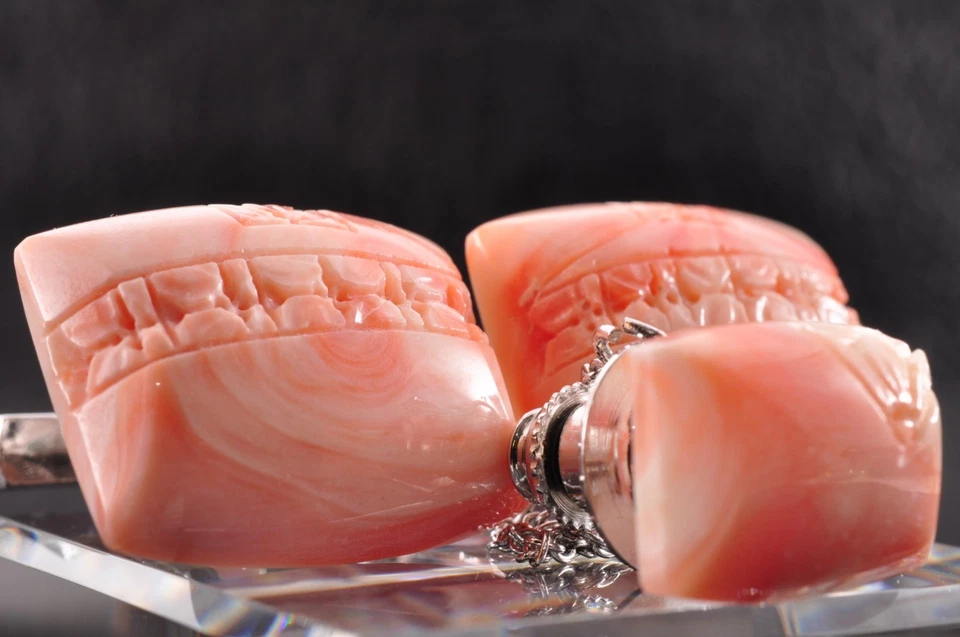 Certificación Rosa Coral Gemelos Alfileres de Corbata (Total 88ct) Tallados "Flor de Cerezo" Foto 3 de 4