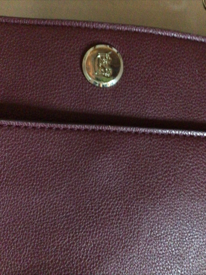 Bolso de Mano Chaps Para Mujer Borgoña Bolso Cadena Acento Grande 16" x 10" x 4" Foto 2 de 4