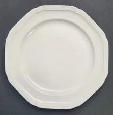 Mikasa Antique White Bone China 10 3/4" Dinner Plate Scalloped Edge EUC