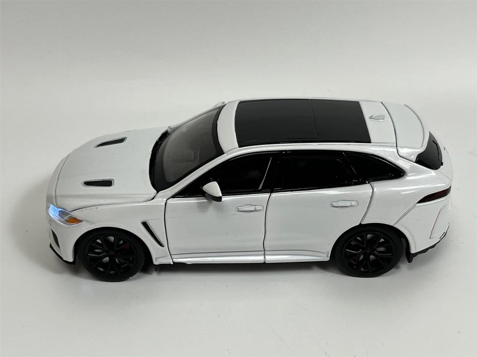 Jaguar F Pace Bianco LHD Luce E Suono 1:32 Scala Tayumo 32110019 - Immagine 4 di 4