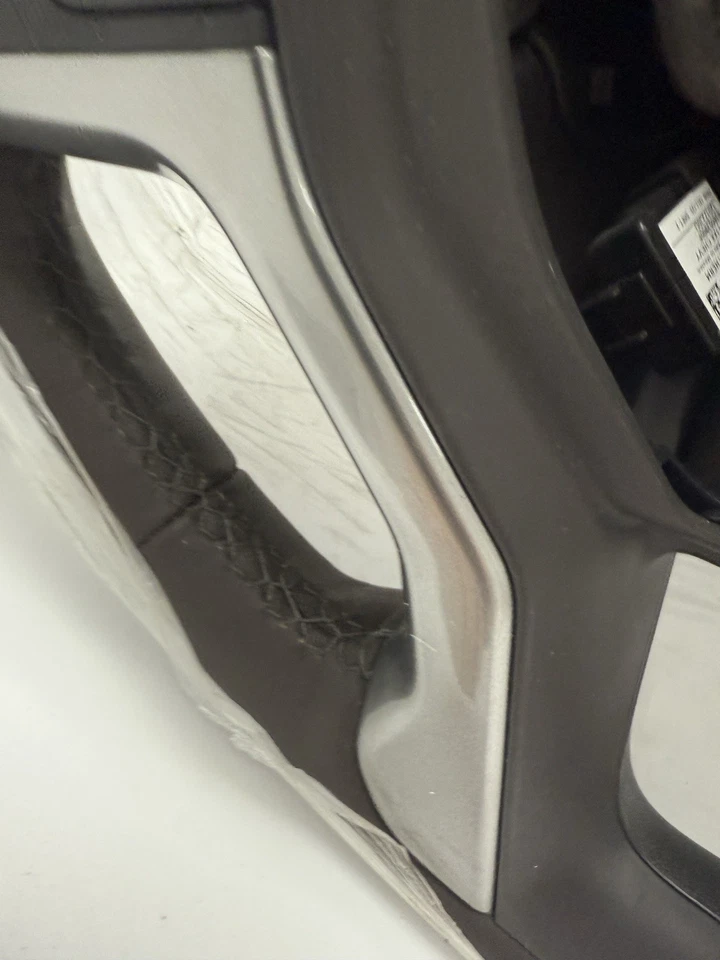 Volante Off 2022 Silverado 2500 HC de cuero marrón/plateado de fábrica OEM usado Foto 4 de 4