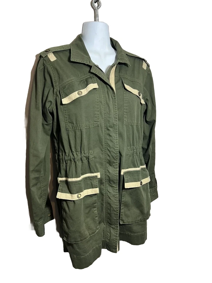Jaqueta militar CAbi feminina verde manga longa bolsos zíper completo tamanho XS - Imagem 2 de 4