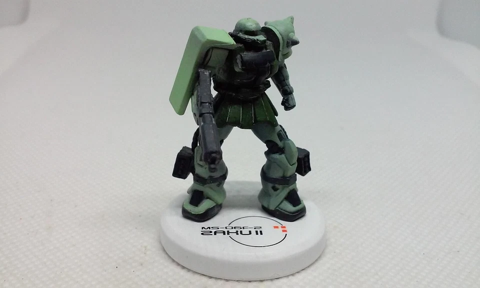 Minifigura selección Bandai 2005 GUNDAM MOBILE SUIT ZAKU II MS-06F-2 escala 1/400 Foto 2 de 4