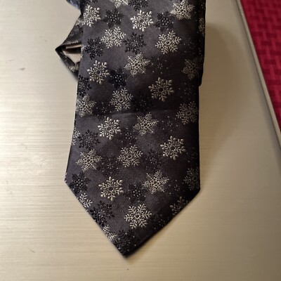 NORDSTROM Gray Silver Snowflakes Winter Mens 100% Silk Tie 3 1/2  Wide 58  Long