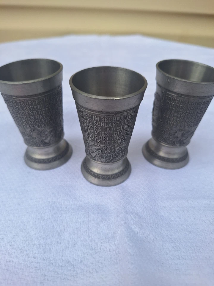 Juego de tazas de peltre vintage - intrincadamente grabadas - motivos históricos - coleccionismo Foto 3 de 4