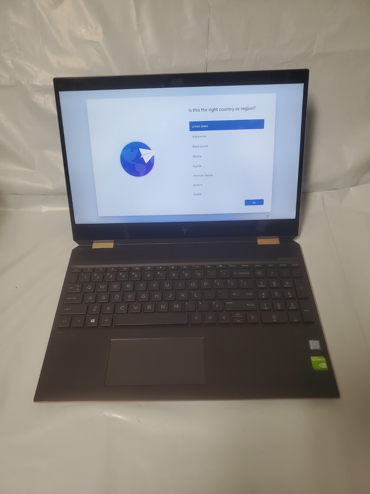 HP Spectre x360 Convertible 15-df0xxx 15" Core i7-8565U 1.8G
