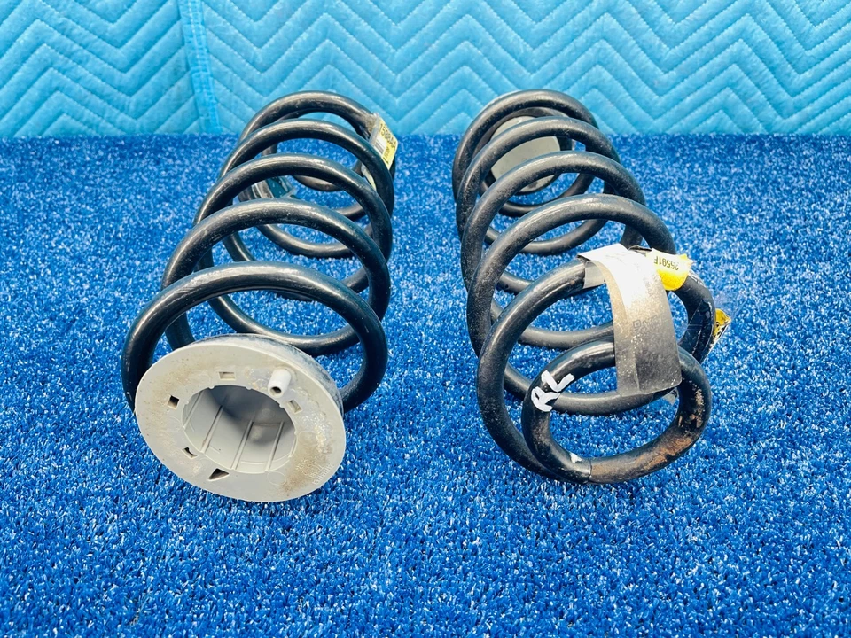 Juego de muelles helicoidales de suspensión trasera Chrysler 200 2015-2017 OEM 68231588AA Foto 4 de 4