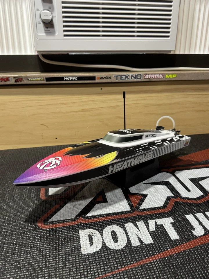 Pro Boat Recoil 2 18" Brushless Heatwave RTR - Image 2 of 4