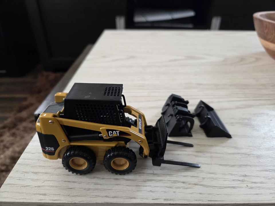 Juego de equipo de construcción fundido a presión Caterpillar escala 1:50 Foto 4 de 4