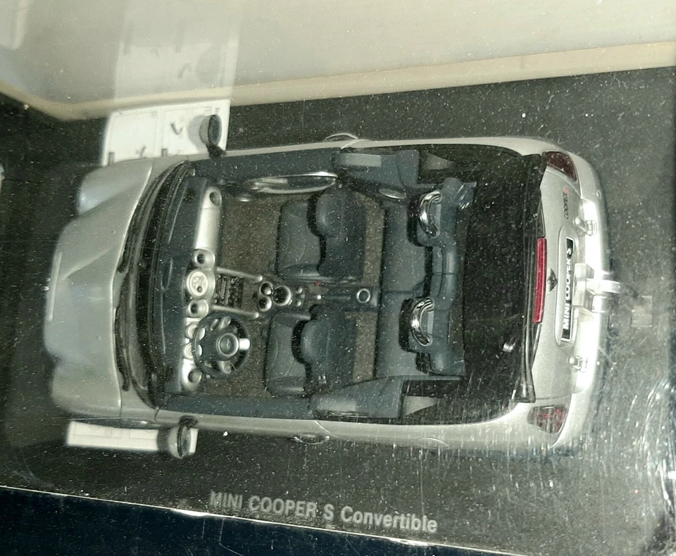 MINI COOPER S CONVERTIBLE REF.74848 AUTOART SCALA 1/18 - Immagine 2 di 3