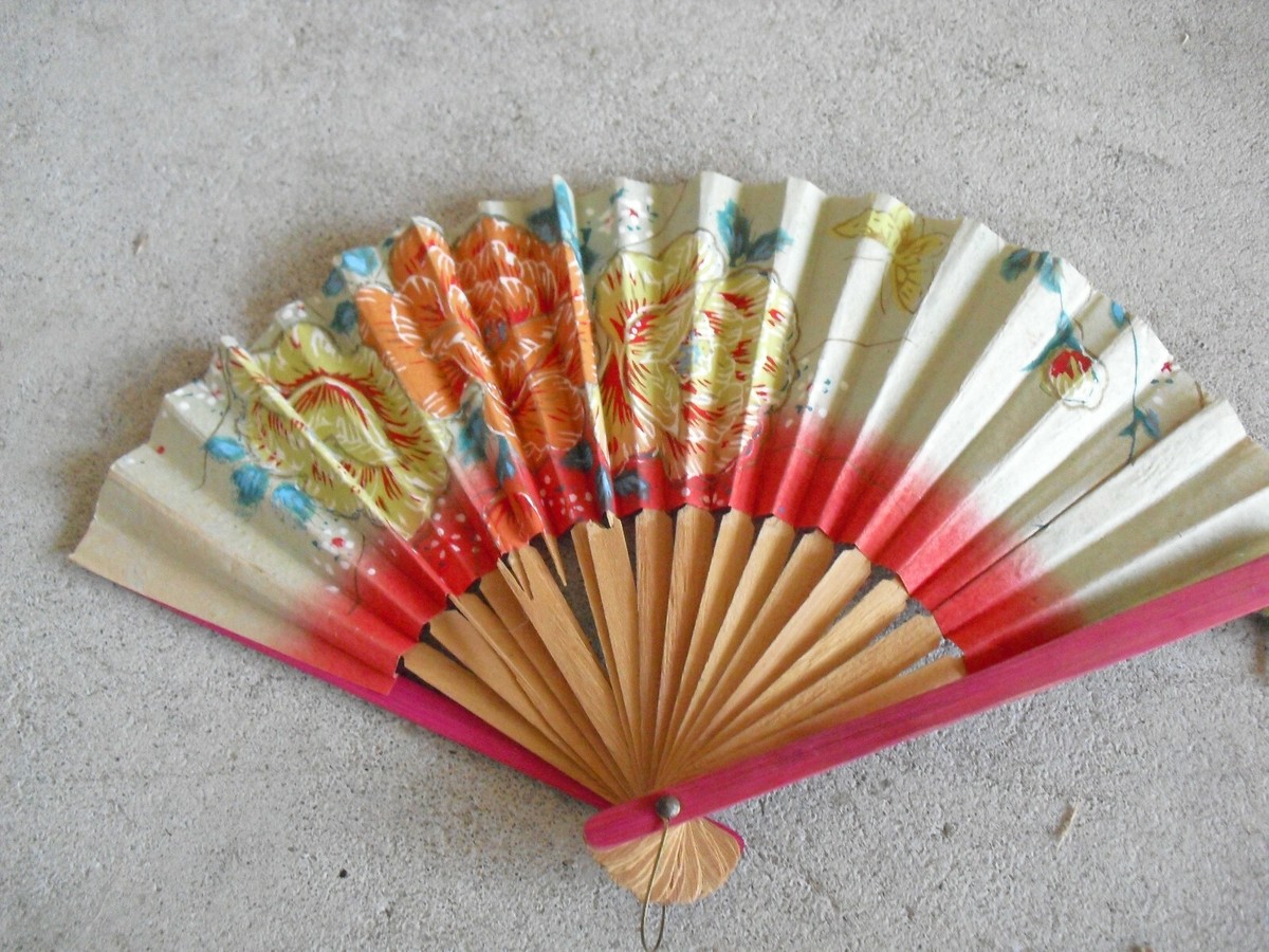Antique Occupied Japan Wood Paper Painted Flowers Hand Fan  display picture 1