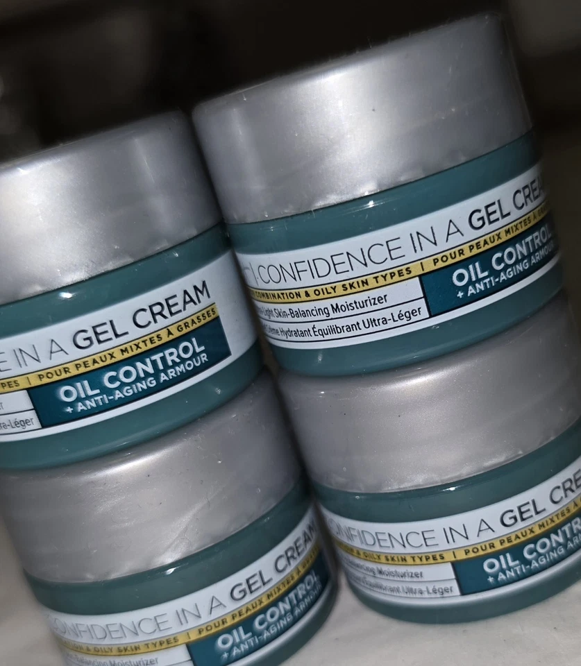 4X It Cosmetics Confidence in a Gel Cream Oil Control 0.237 oz/7ml Travel - Image 2 of 2