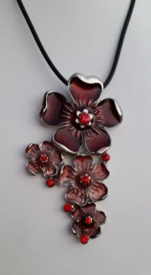 Kautschukkette Anhänger 7 cm Blume Ranke dunkel rot Glitzer - Bild 1 von 4