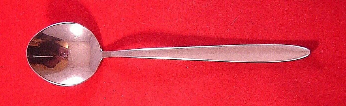 Oneida Glossy O Logo Stainless 18/10 Flatware Set of 24 Pcs