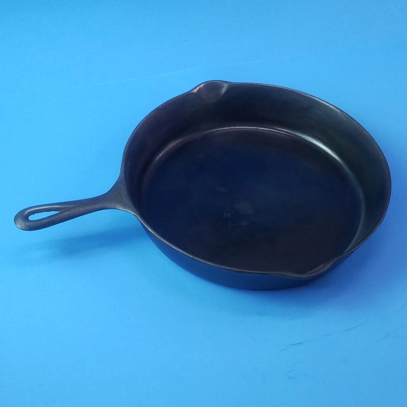 VTG LODGE #10 ,3 NOTCH HEAT RING CAST IRON 12" SKILLET FRYING PAN-MADE IN USA