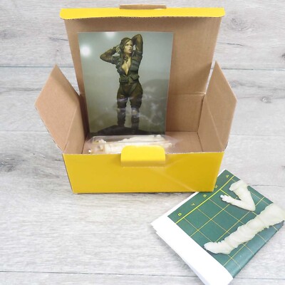 E2046 FG8839 - unbenutzt - 1/20 - Female Pilot - OVP - #F5307