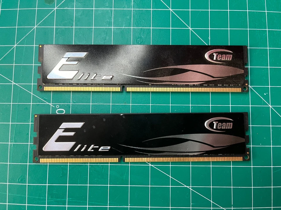 Team Group 8GB (2x4GB) PC3-12800 TED34096M1600HC11 DDR3 Desktop ram - Image 3 of 3