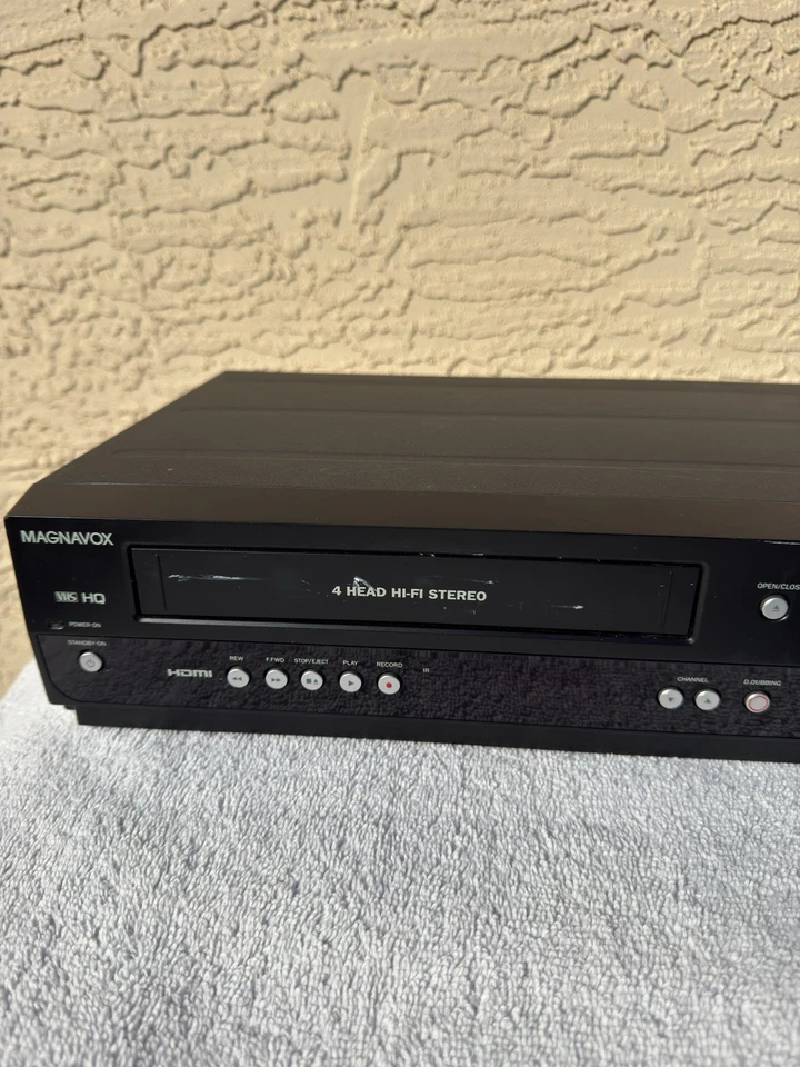 Magnavox ZV457MG9 Reproductor de DVD Grabadora VCR Combo VHS - DVD Sin Control Remoto PROBADO Foto 2 de 4