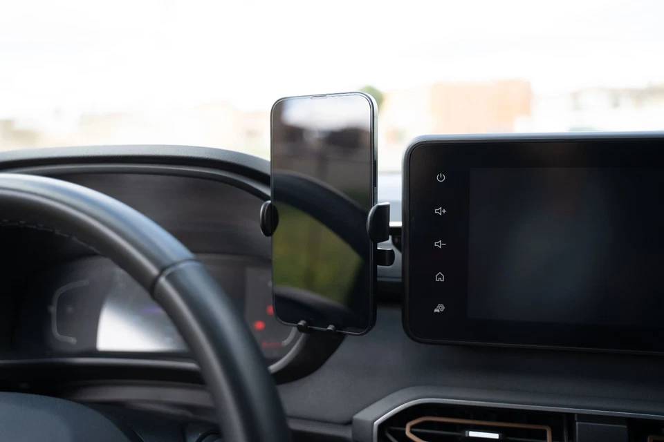 ✅ Soporte de móvil exclusivo para coches Dacia Sandero (3a) Logan(3a) y Jogger - Imagen 3 de 4