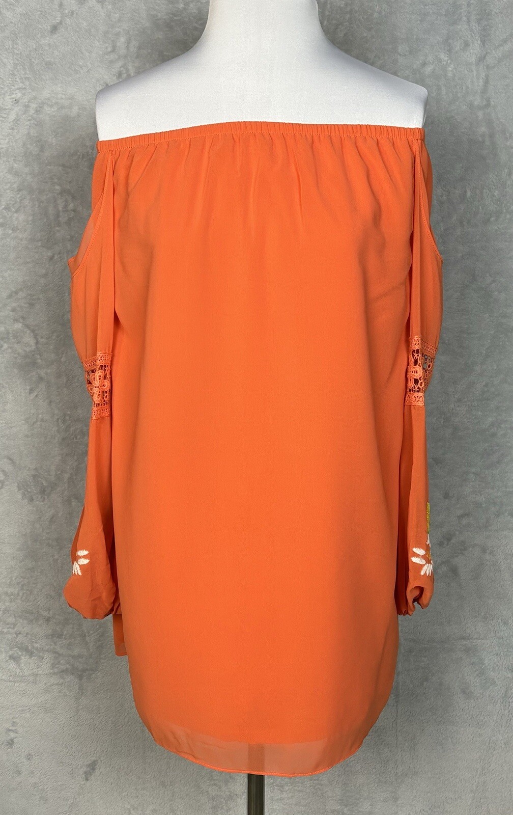 VaVa by Joy Han Women's Size Medium Off The Shoulder Floral Bird Embroidered Top