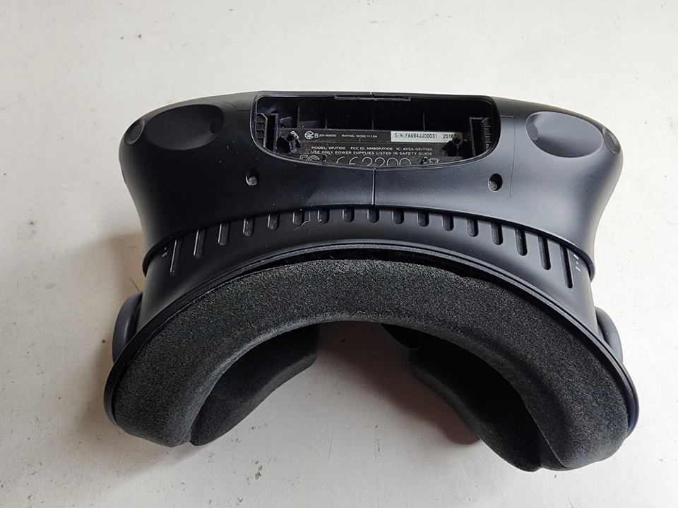 HTC Vive VR Virtual Reality Headset [OPJT100] for PARTS/REPAIR *TURNS ON* - Image 3 of 4