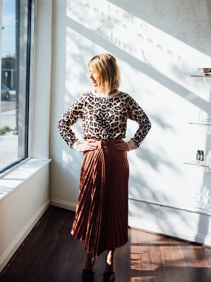 Vince Drape 百褶裙尘土飞扬玫瑰 6 码粉色 Midi — 第 2/4 张图片