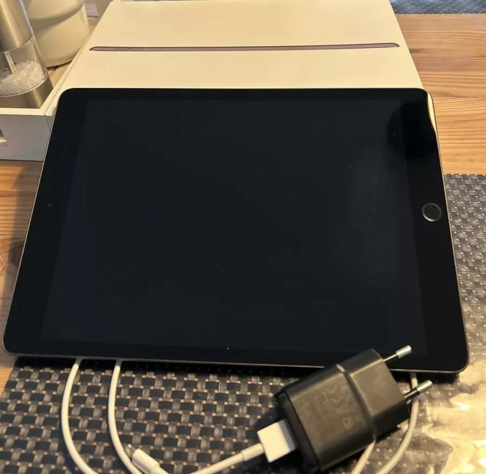 Apple iPad 7. Gen. 32GB, WLAN , 25,91 cm (10,2 Zoll Space Grau OVP Super Zustand - Bild 2 von 4