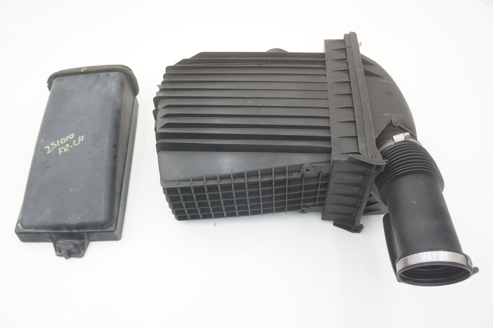 Left Intake Silencer Air Cleaner Box OEM 13717559099 Rolls Royce Phantom Vii 06