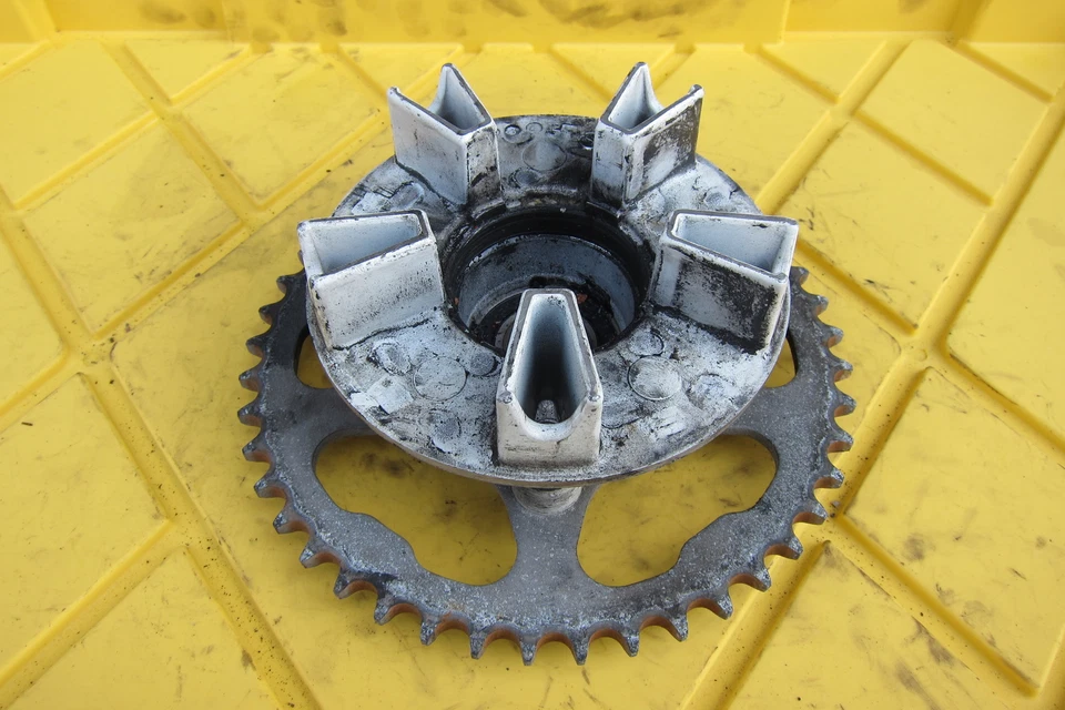 Honda Interceptor 700 1987 VFR 700 F2 OEM piñón trasero y soporte Foto 4 de 4