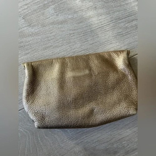 Marc Jacobs - Gold Metallic Clasped Textured Leather Pouch - Picture 3 of 6