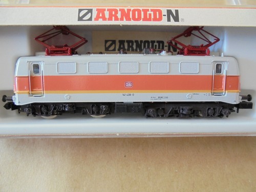 Arnold 2324, Ellok BR 141,  Nr. 141 439-0,  DB, lichtgrau/orange, neu/OVP  | Zustand: Neu