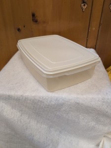 VTG Rubbermaid Sheer Servin Saver Rectangular #7 Container Almond Lid 17 Cups