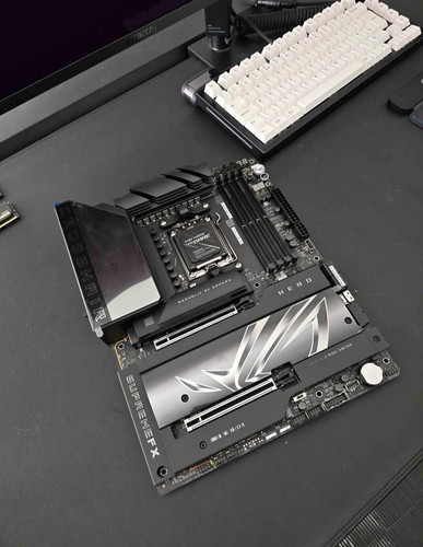 ASUS ROG Crosshair X870E Hero AMD Ryzen Socket AM5 ATX DDR5 Motherboard - Photo 2/5
