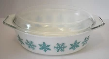 PYREX - SNOWFLAKE - OVAL CASSEROLE - 2 1/2 qt 