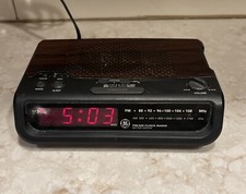 GE General Electric 7-4613C AM/FM Digital Alarm Clock Radio Woodgrain VNTG READ
