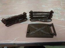 VINTAGE WEEBLES WEST BROWN GATE 2 FENCE PCS 1974 HASBRO Look