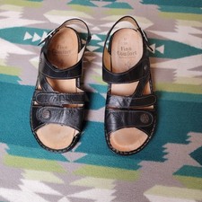 Sandalias de cuña baja FINN COMFORT "Gomera" para mujer de cuero negro cómodas EE. UU. 7,5/38D