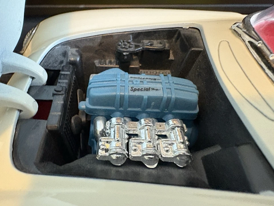 1/18 MIRA/SOLIDO 1953 Chevrolet Corvette Convertible White Red Used W/License Pl - Image 4 of 4