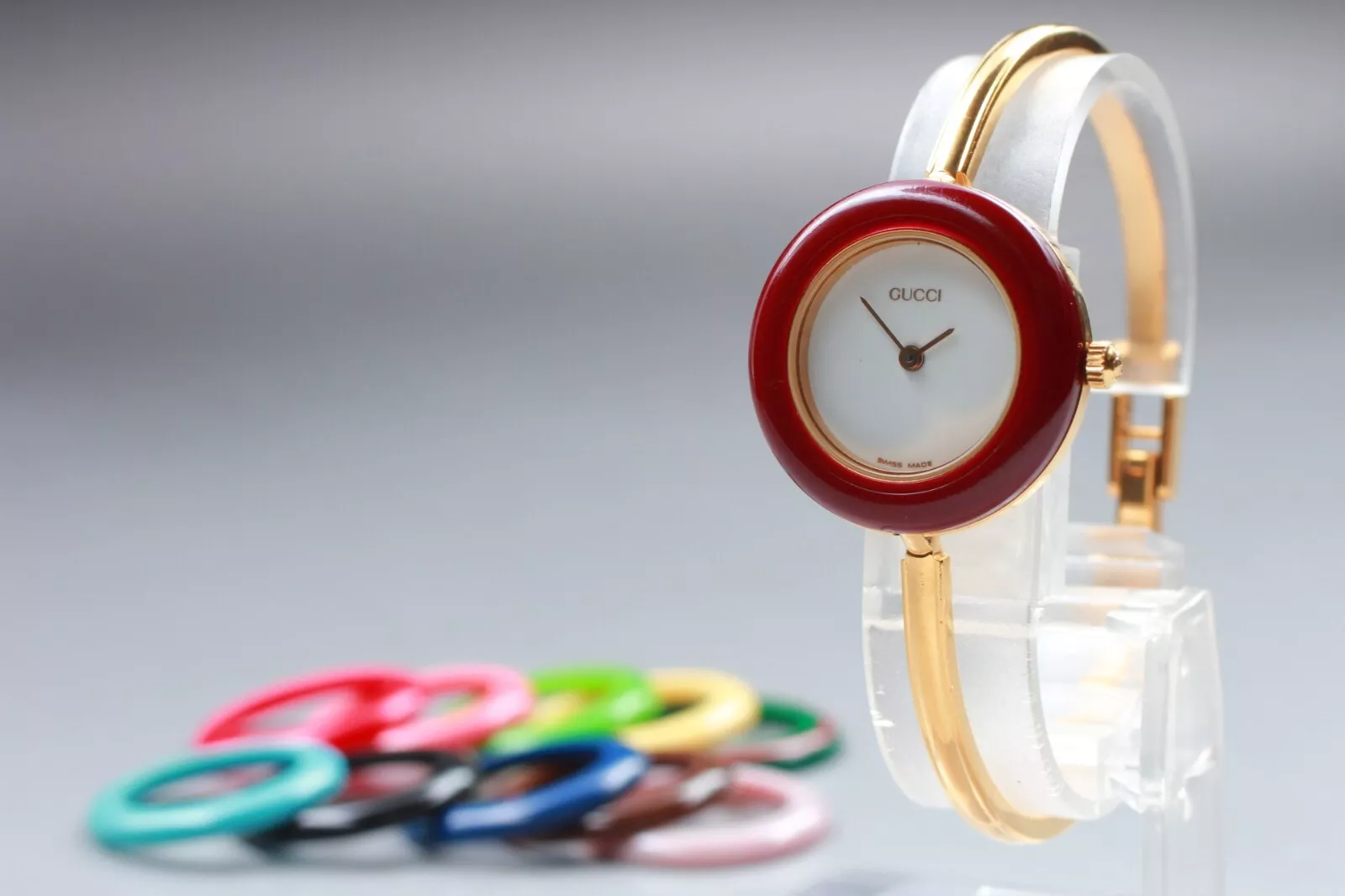 [Exc+5 sans boîte avec papiers] Montre femme Gucci 11/12.2 lunette changeante 11 couleurs quartz
