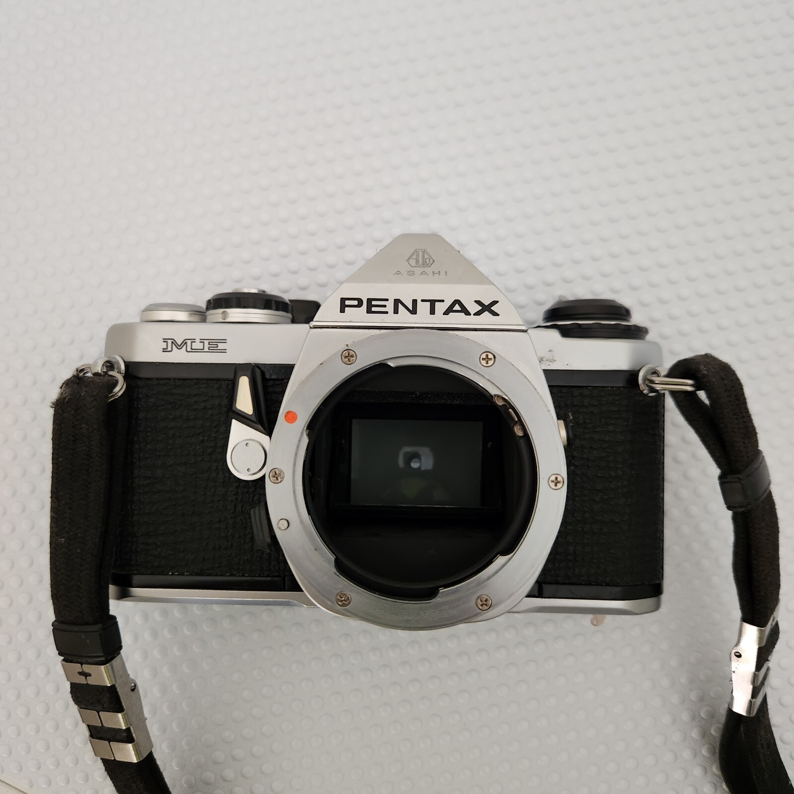 PENTAX ME 35MM FILM CAMERA WITH 50MM PRIME LENS A CLEAN LOOKING CAMERA