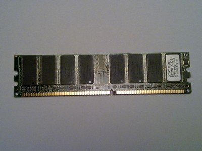 Arbeitsspeicher RAM Qimonda 0752, DDR 512 MB PC333 DIMM + 1 RAM-Streifen so dazu