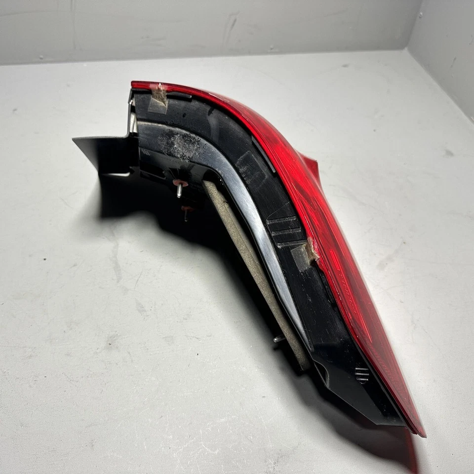 Luz trasera exterior trasera izquierda Mercedes-Benz E550 2010-2014 OEM Foto 4 de 4