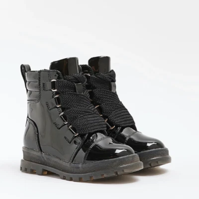 River Island Mini Mädchen schwarz Schnürung Patent Chelsea Stiefel UVP £30 - (R13)
