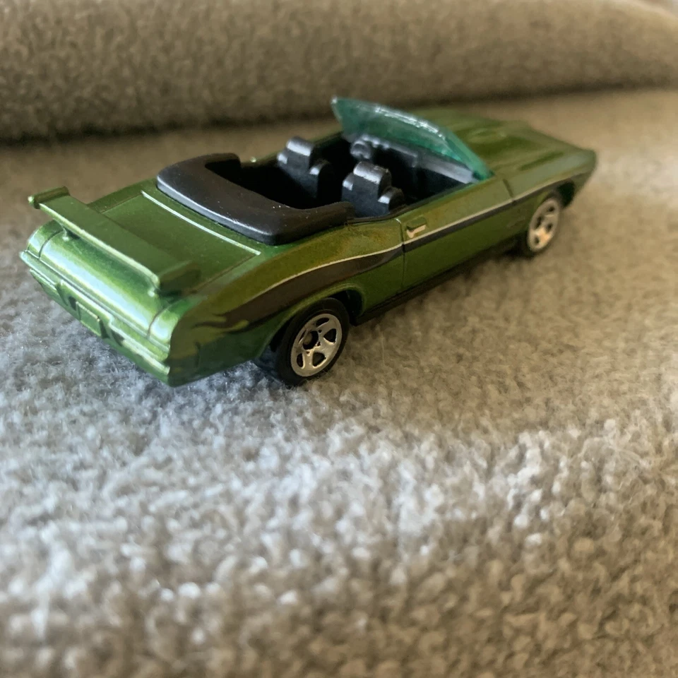 Pontiac GTO Convertible 70 Hot Wheels Mystery Cars Verde Metálico 🚘 2010 Foto 2 de 3