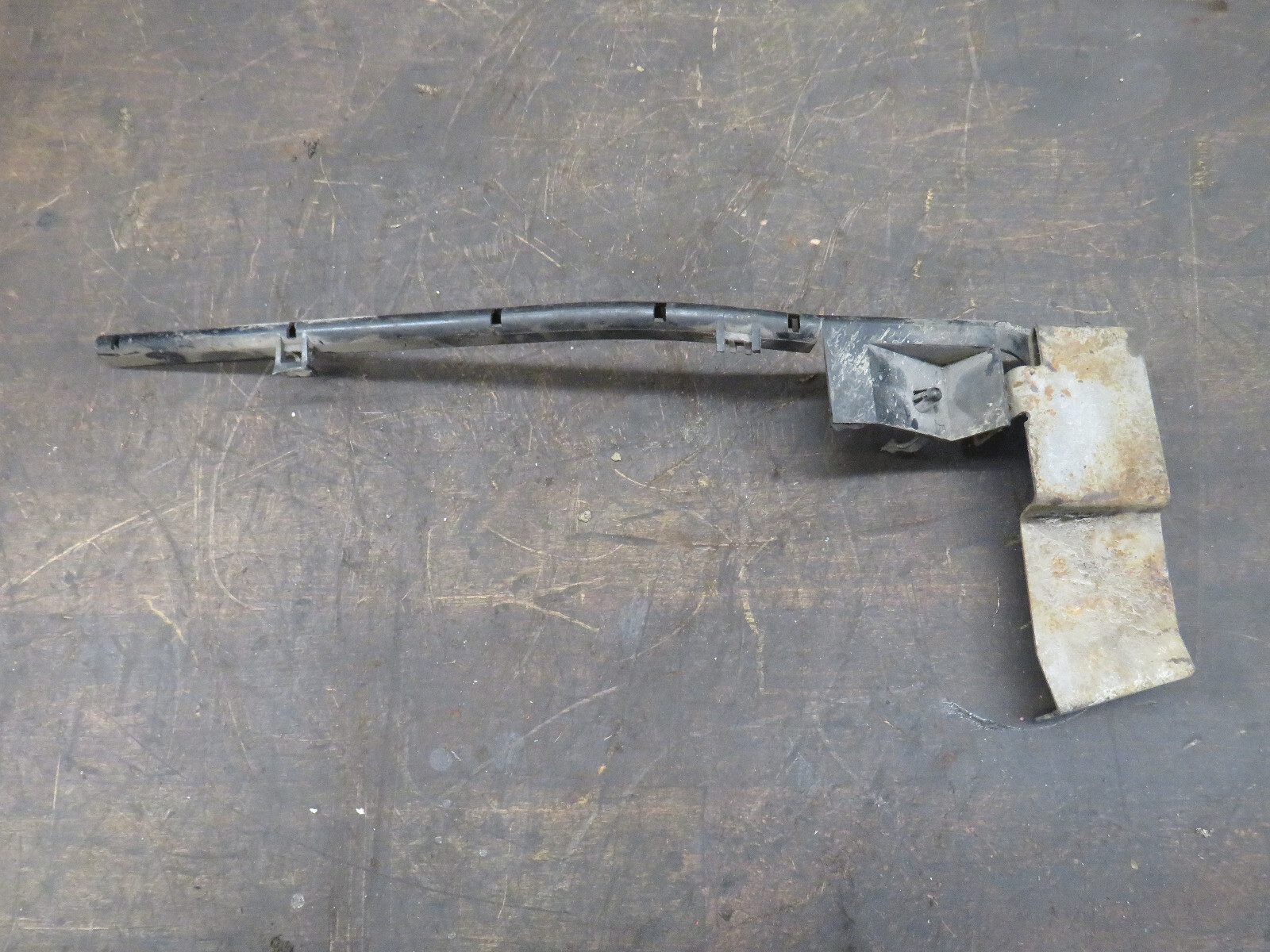 VW T4 Kabelbaum ABS Führungsrohr Drehzahlfühler 701971341B 