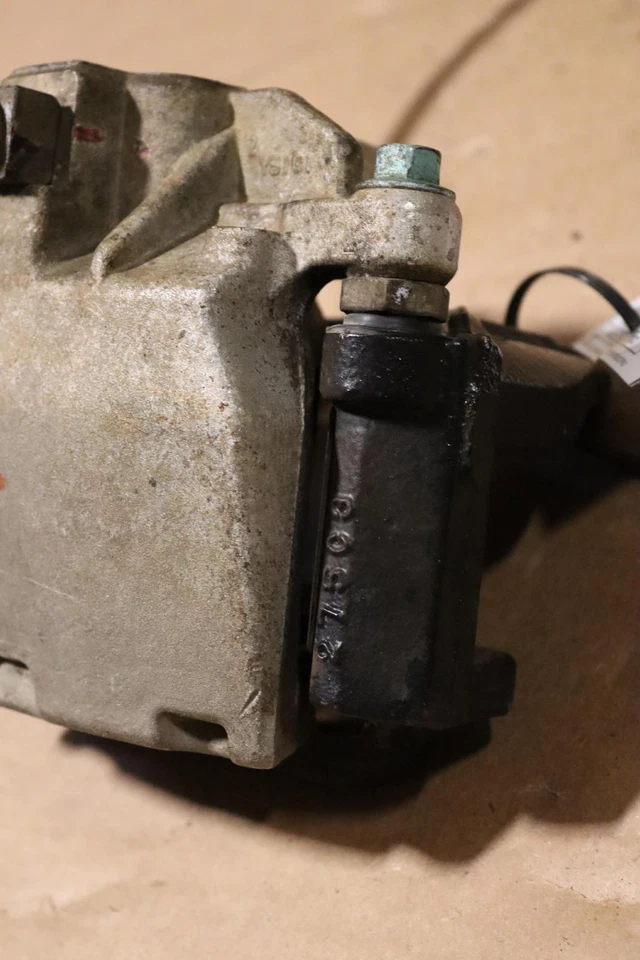 Pinza de freno trasera derecha Chevy Silverado 1500 2007-2018 con manguera OEM Foto 2 de 4