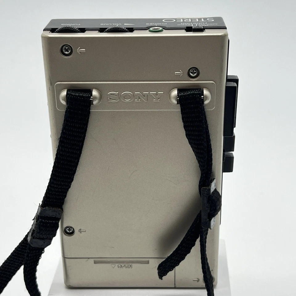 CASSETTE ESTÉREO VINTAGE SONY WALKMAN WM-F8 FM/AM PROBADO ~FUNCIONA ~TAL CUAL * LEER * Foto 2 de 4