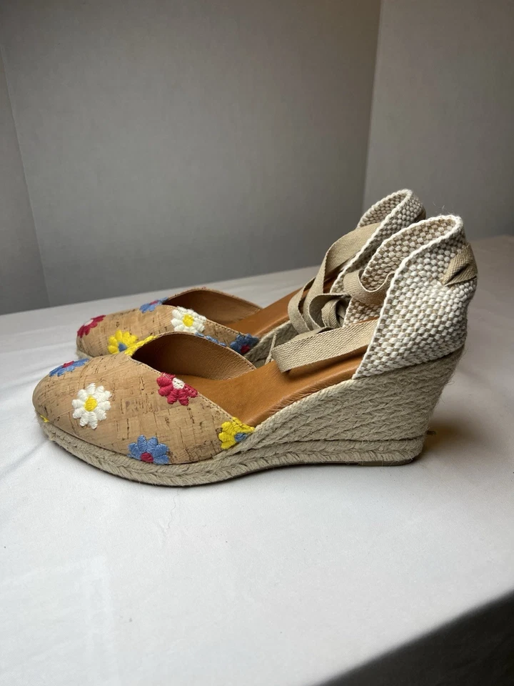 Sandalia cuña alpargata bordada Andre Assous Ensley 9 (40) de España Foto 3 de 4