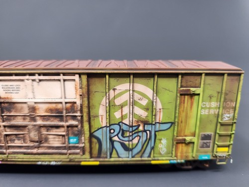 Weathered Athearn HO FMC 50' Plug Door Box Car MD&W W/ Graffiti Tags - Picture 8 of 12